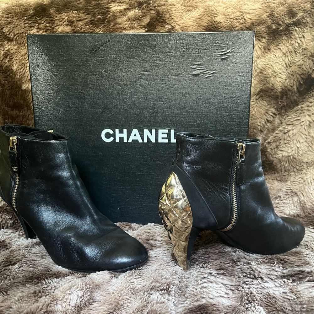 Chanel Short Boots. Double zipper ankle booties.Gold plated quilting detail heel